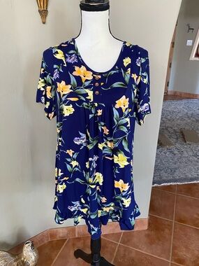 Navy Floral Scoop Neck Tunic with Yellow & Lavender Blooms